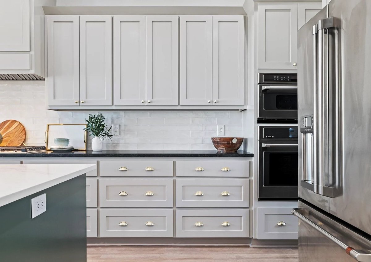 Custom built shaker cabinets with premium finishes in North Texas